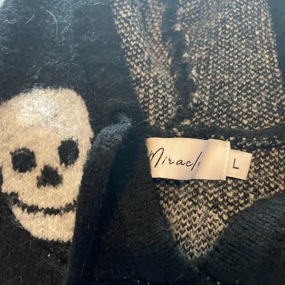 Black skull sweater - Picture 2 of 3